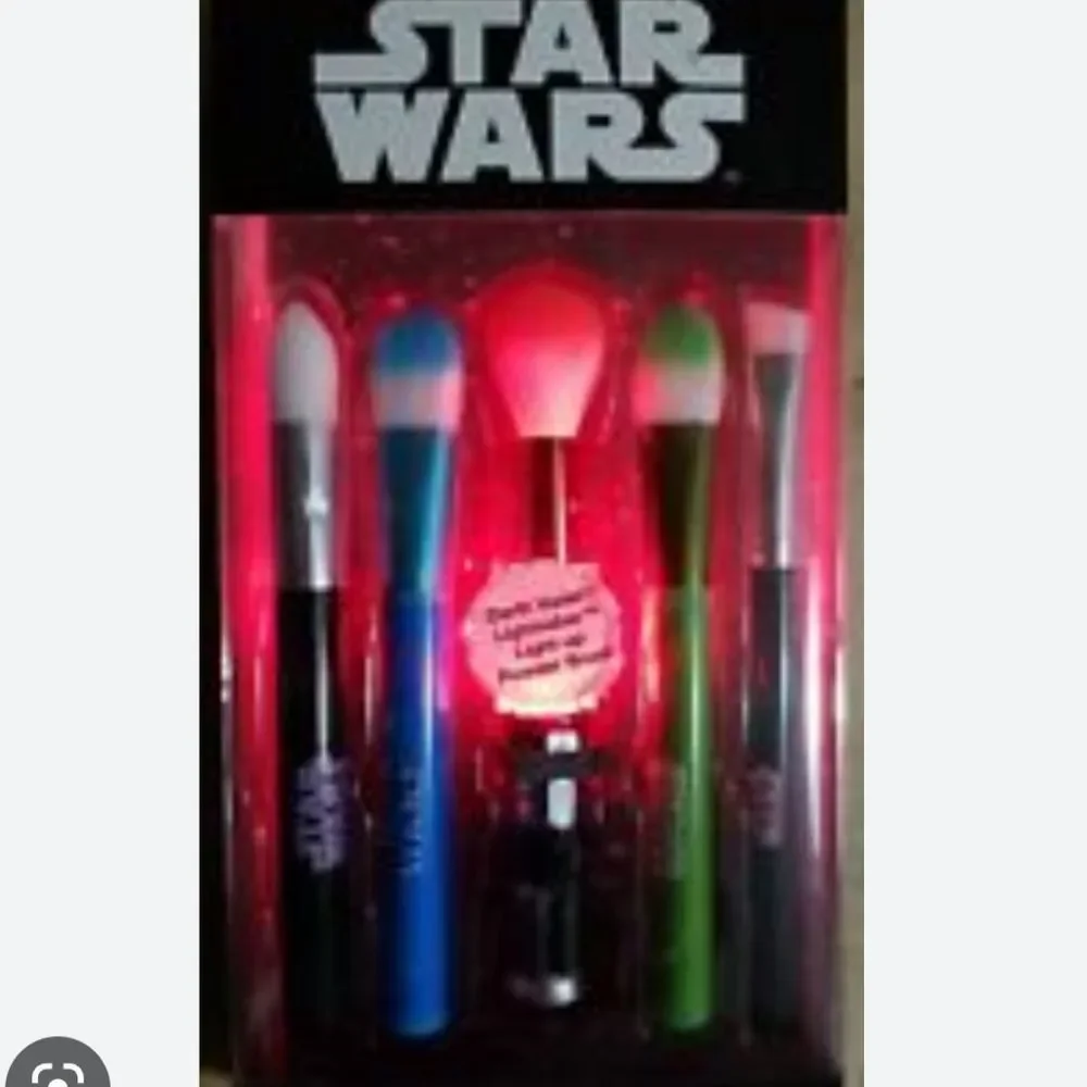 Taste Beauty Disney Star Wars Light-Up Lightsaber‎ Cosmetic Brush Set